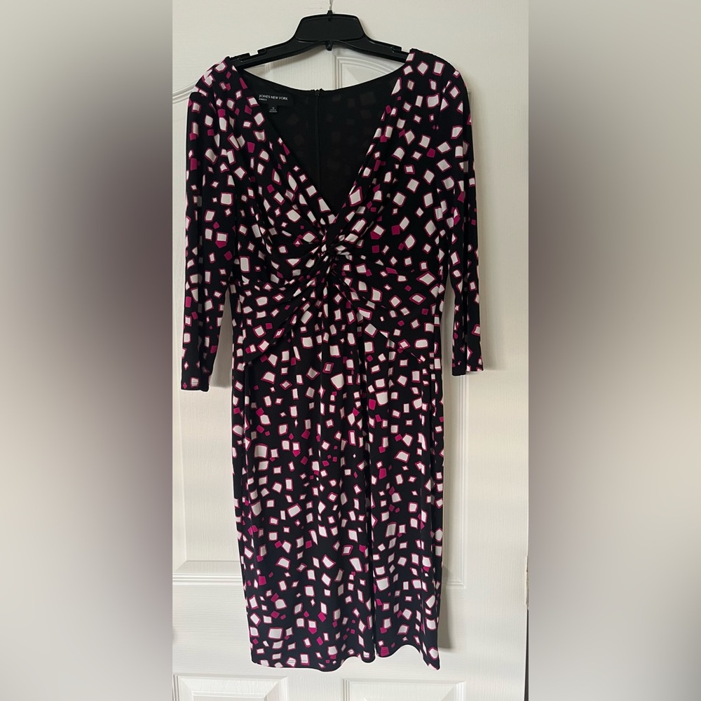 Classy Style!  Black & Pink Dress with V-Neck and 3/4 Sleeves